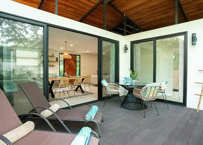 Lnq Peaceful 3Br Retreat, Walk To Beach Сasa de vacaciones *